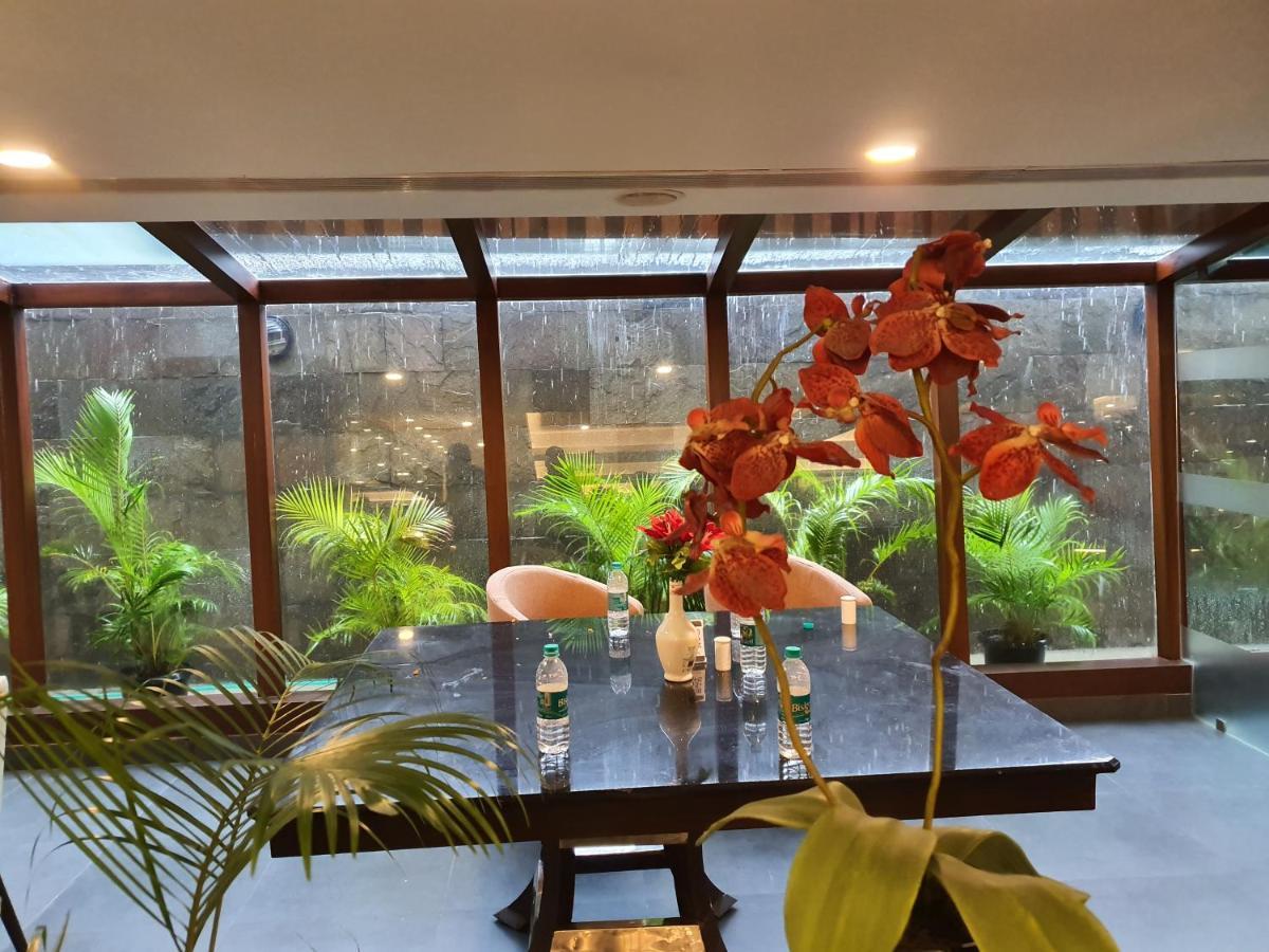 העיר בנגלור Shravanthi Sarovar Portico מראה חיצוני תמונה