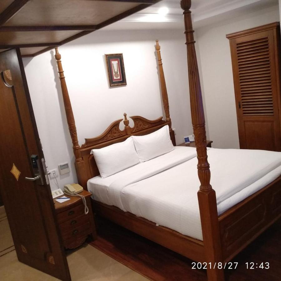 העיר בנגלור Shravanthi Sarovar Portico מראה חיצוני תמונה