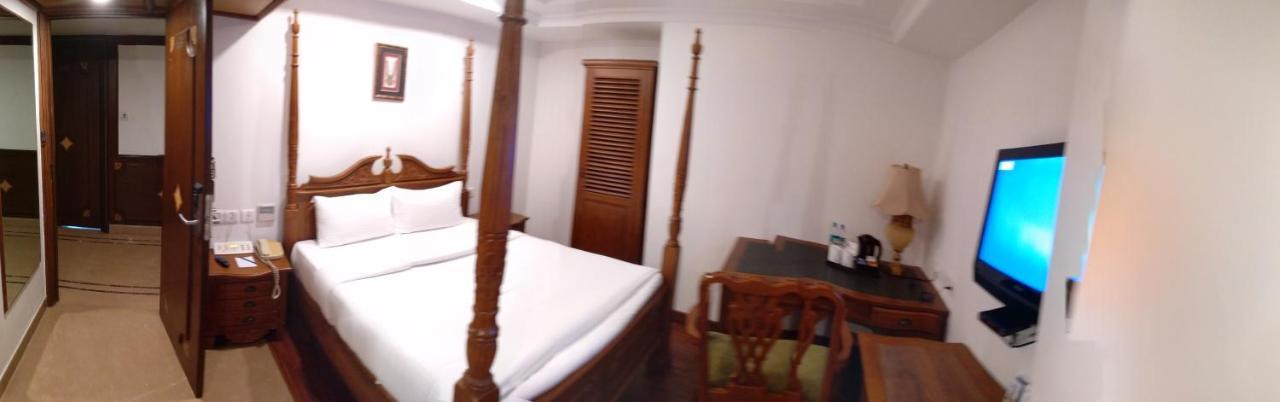העיר בנגלור Shravanthi Sarovar Portico מראה חיצוני תמונה
