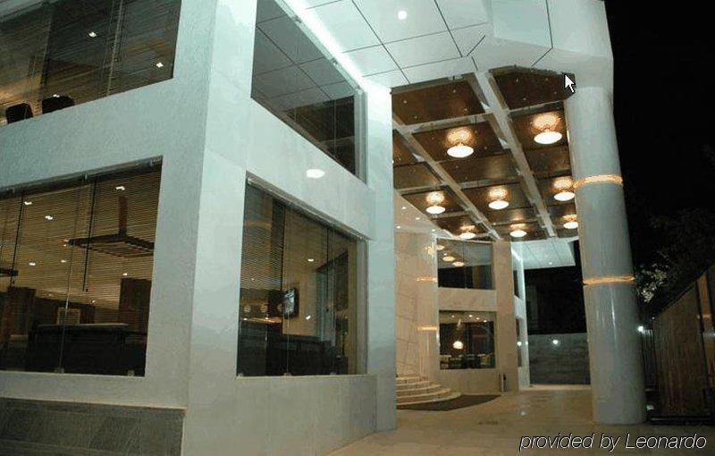 העיר בנגלור Shravanthi Sarovar Portico מראה חיצוני תמונה