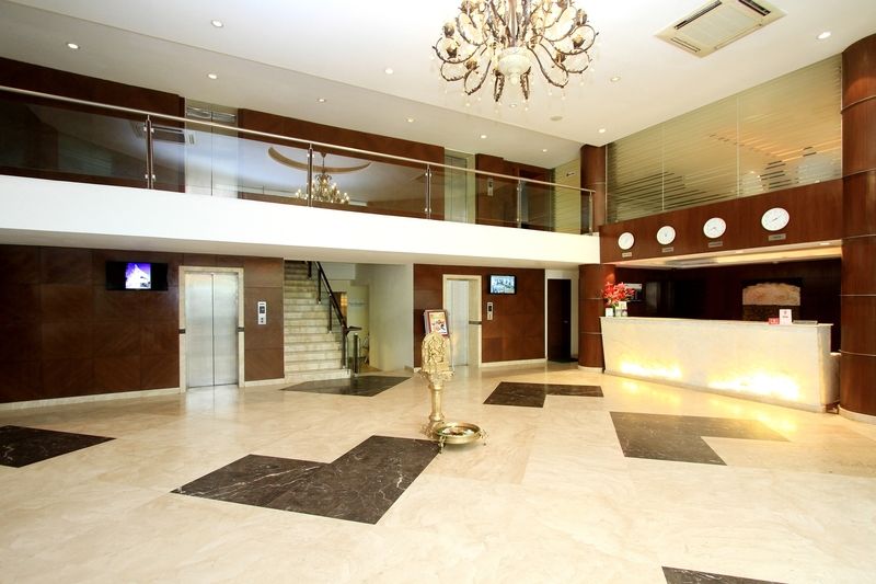העיר בנגלור Shravanthi Sarovar Portico מראה חיצוני תמונה