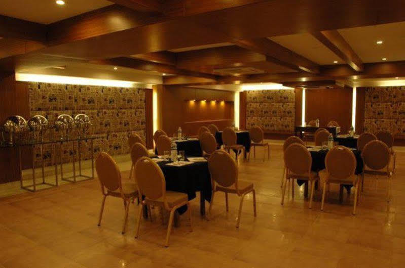 העיר בנגלור Shravanthi Sarovar Portico מראה חיצוני תמונה
