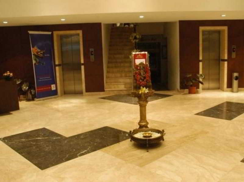העיר בנגלור Shravanthi Sarovar Portico מראה חיצוני תמונה